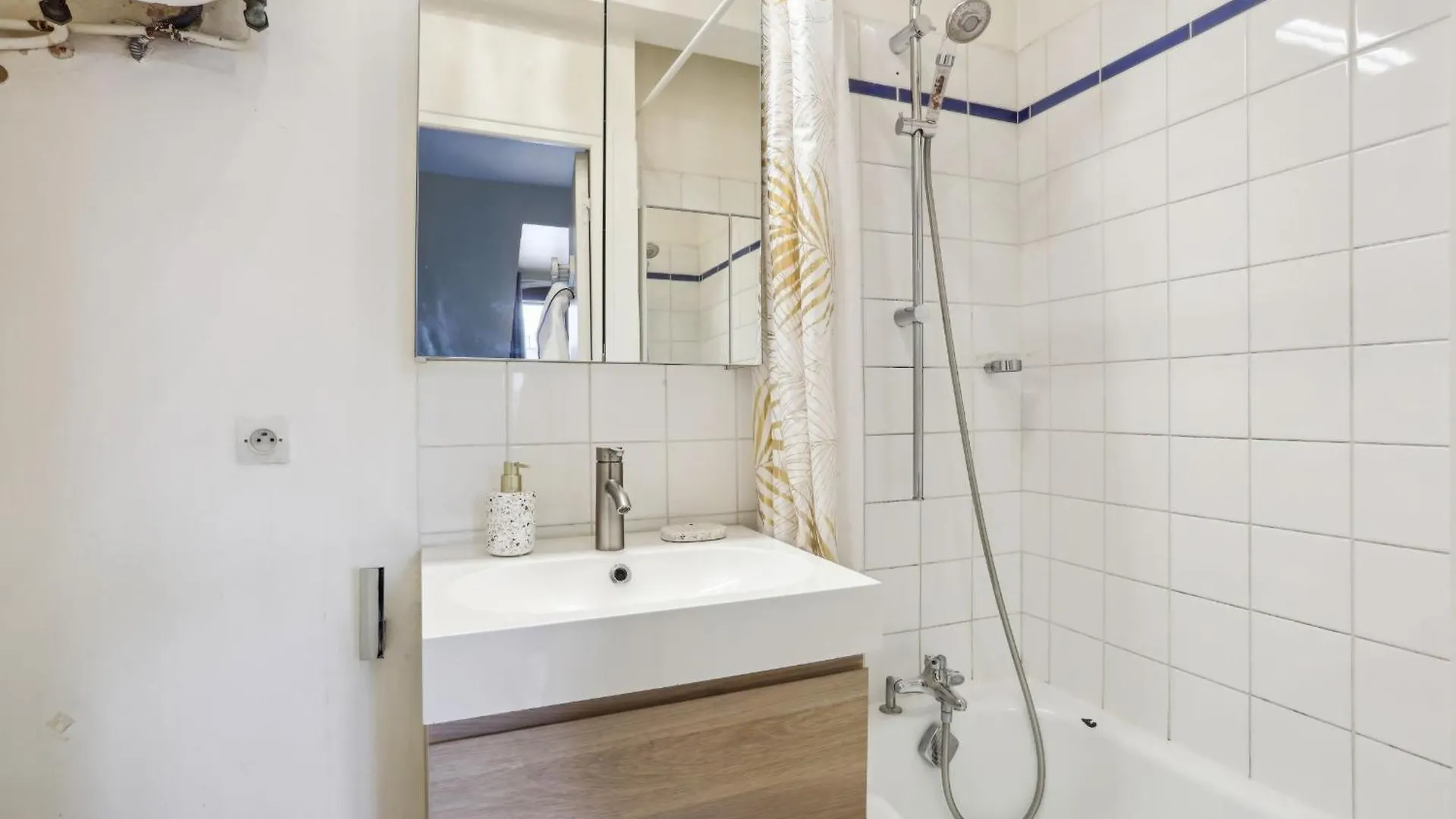 Eiffel Tower & Invalides - Cityapartmentstay