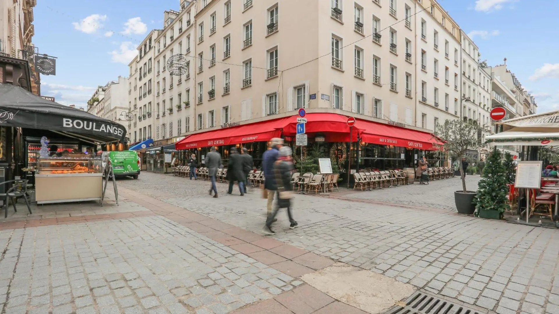 Eiffel Tower & Invalides - Cityapartmentstay
